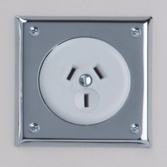 Classic 10 Series Single Power Point Outlet In White - Image 4