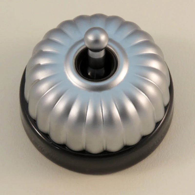 Classic 20 Series 10a Toggle Switch With Fluted Cover And Porcelain Base - Image 11