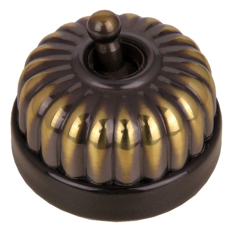 Classic 20 Series 10a Toggle Switch With Fluted Cover And Porcelain Base - Image 5