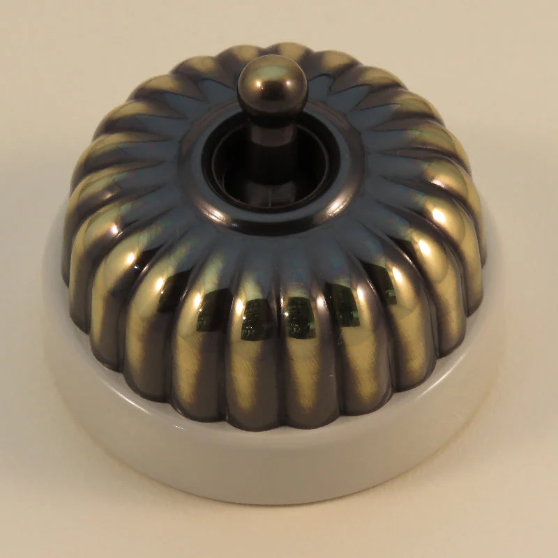 Classic 20 Series 10a Toggle Switch With Fluted Cover And Porcelain Base - Image 6