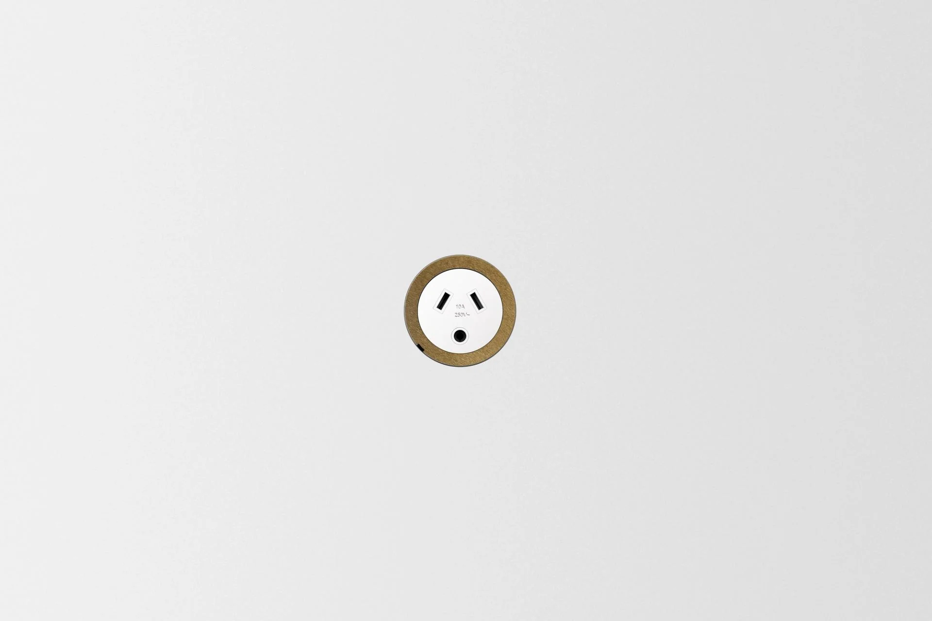 ZETR 48 Round White Single Outlet Round Pin Carbon Faceplate, Available in 7 Colours - Image 3